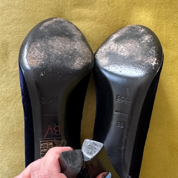 Hugo Boss Women's Elegant Dark Blue Velvet Heels - Picture 6 of 11